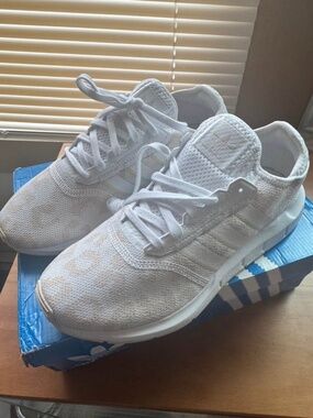 Adidas women’s swift run 7.5